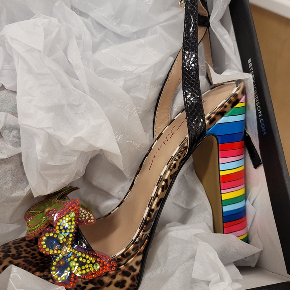 NEW Betsy Johnson platform heels. Never worn - Picture 1 of 2